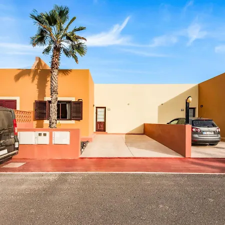 Σπίτι διακοπών Simplistic Holiday In With Swimming Pool