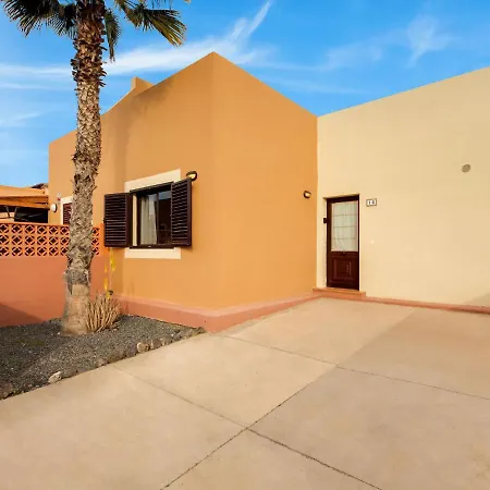Simplistic Holiday In With Swimming Pool Holiday home